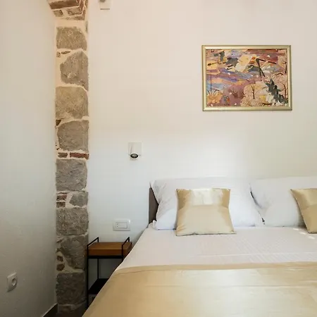 Memento - In The Heart Of Old Town Apartment