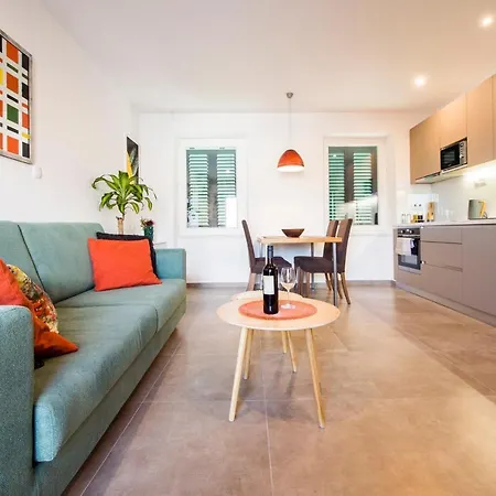 Memento - In The Heart Of Old Town Apartment *